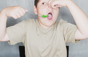 kid eats peas